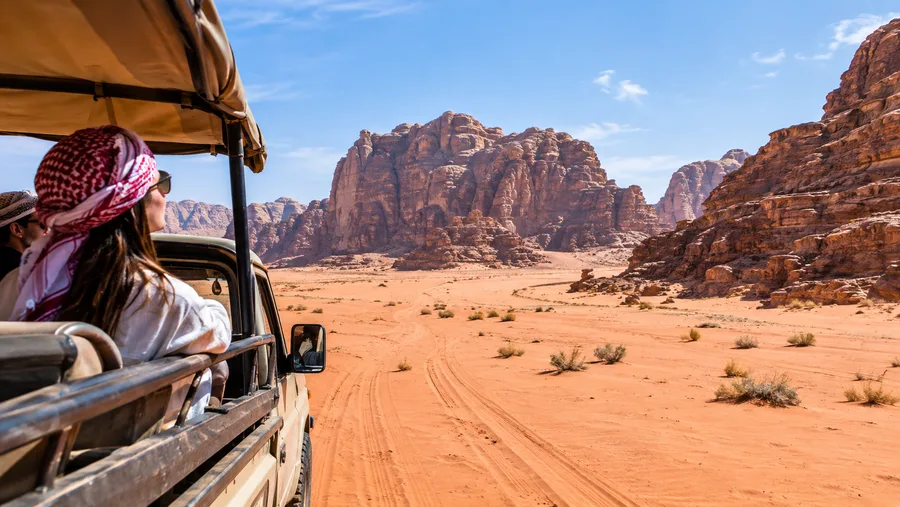 Besuch von Wadi Rum von Petra, Akaba und dem Besucherzentrum
